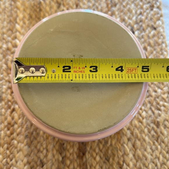 Le Creuset chiffon pink small canister with wood lid - Picture 4 of 6